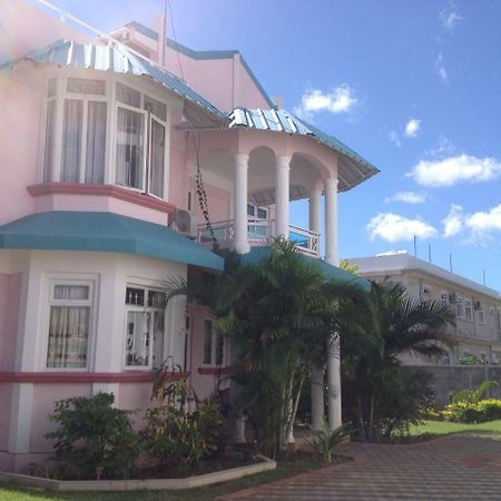 Fayruz Villa Is A 3 Bedroom, 3 Bathroom Detached House With Ac And Swimming Pool 5 Minutes Walk From Flic En Flac Public Beach מראה חיצוני תמונה