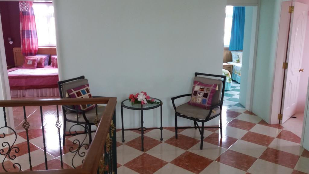 Fayruz Villa Is A 3 Bedroom, 3 Bathroom Detached House With Ac And Swimming Pool 5 Minutes Walk From Flic En Flac Public Beach מראה חיצוני תמונה