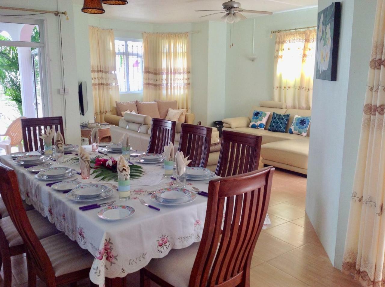 Fayruz Villa Is A 3 Bedroom, 3 Bathroom Detached House With Ac And Swimming Pool 5 Minutes Walk From Flic En Flac Public Beach מראה חיצוני תמונה
