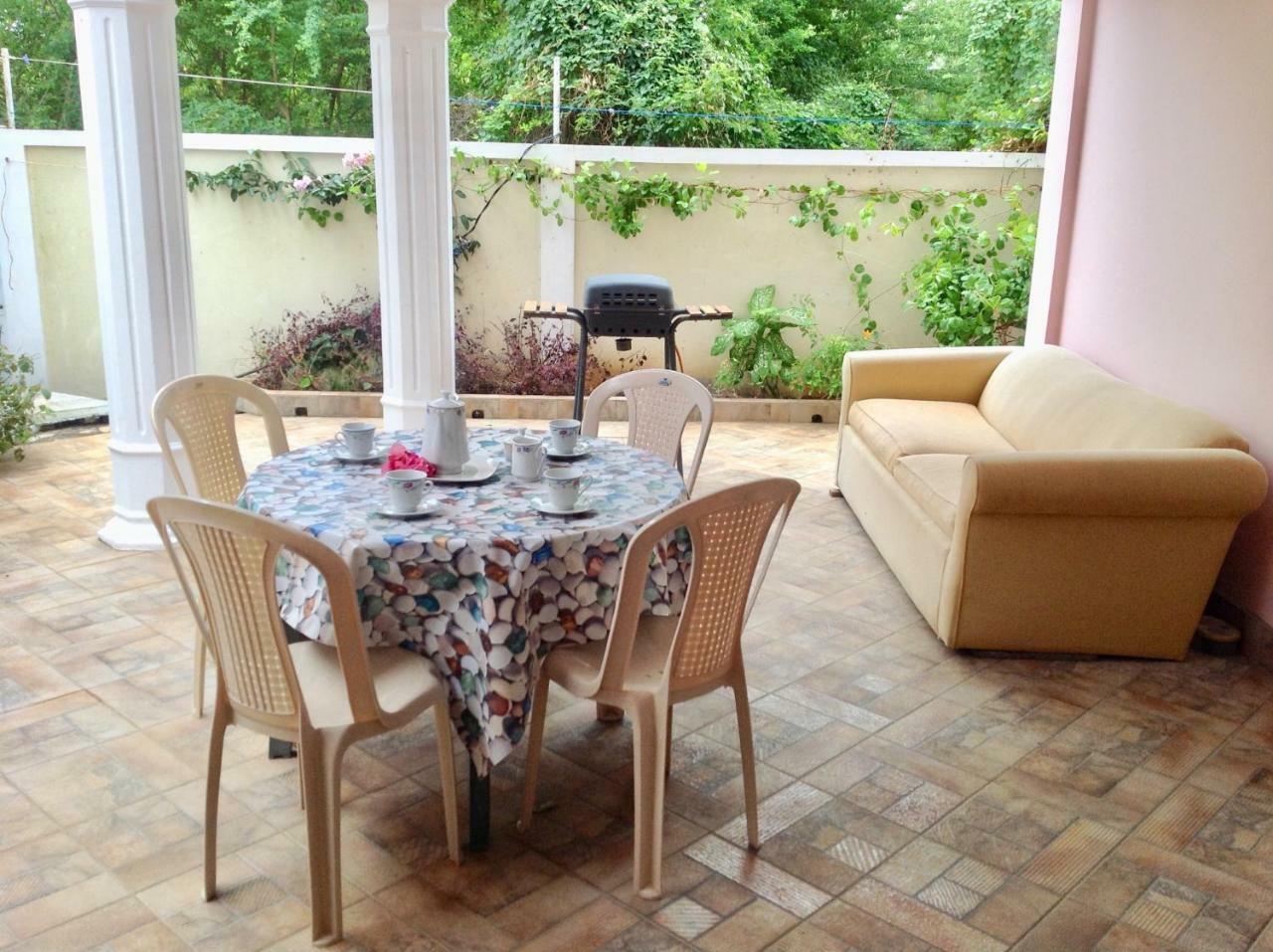 Fayruz Villa Is A 3 Bedroom, 3 Bathroom Detached House With Ac And Swimming Pool 5 Minutes Walk From Flic En Flac Public Beach מראה חיצוני תמונה