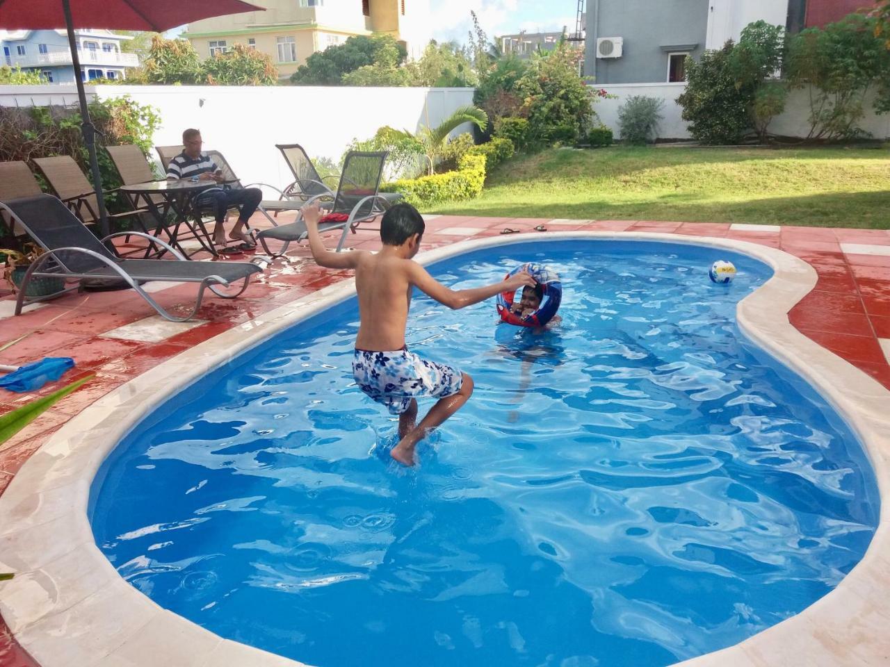 Fayruz Villa Is A 3 Bedroom, 3 Bathroom Detached House With Ac And Swimming Pool 5 Minutes Walk From Flic En Flac Public Beach מראה חיצוני תמונה