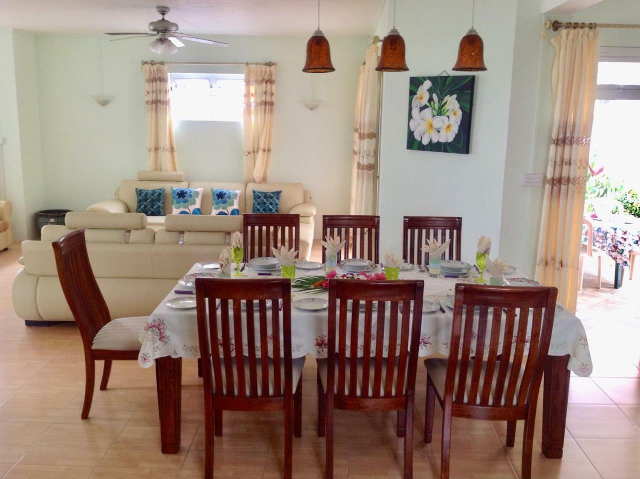 Fayruz Villa Is A 3 Bedroom, 3 Bathroom Detached House With Ac And Swimming Pool 5 Minutes Walk From Flic En Flac Public Beach מראה חיצוני תמונה