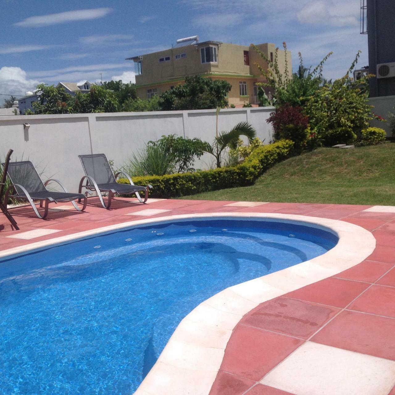 Fayruz Villa Is A 3 Bedroom, 3 Bathroom Detached House With Ac And Swimming Pool 5 Minutes Walk From Flic En Flac Public Beach מראה חיצוני תמונה
