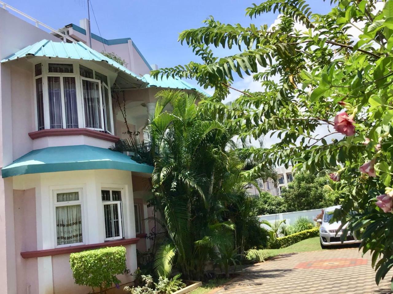 Fayruz Villa Is A 3 Bedroom, 3 Bathroom Detached House With Ac And Swimming Pool 5 Minutes Walk From Flic En Flac Public Beach מראה חיצוני תמונה