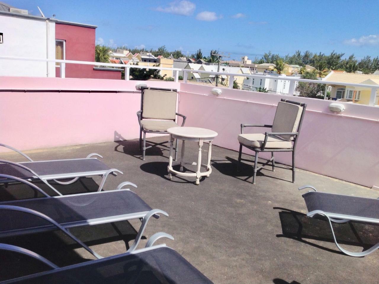 Fayruz Villa Is A 3 Bedroom, 3 Bathroom Detached House With Ac And Swimming Pool 5 Minutes Walk From Flic En Flac Public Beach מראה חיצוני תמונה