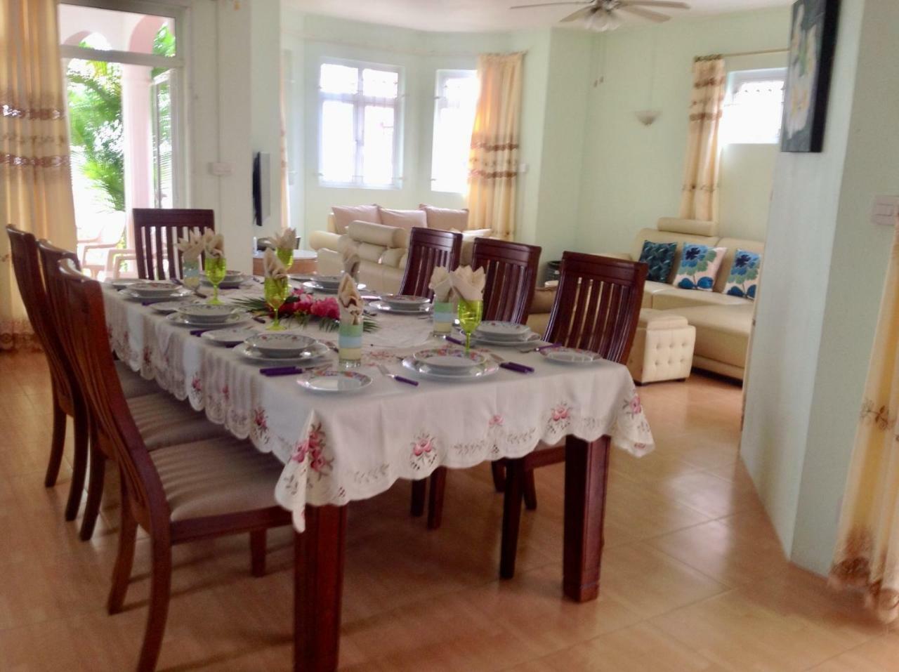 Fayruz Villa Is A 3 Bedroom, 3 Bathroom Detached House With Ac And Swimming Pool 5 Minutes Walk From Flic En Flac Public Beach מראה חיצוני תמונה