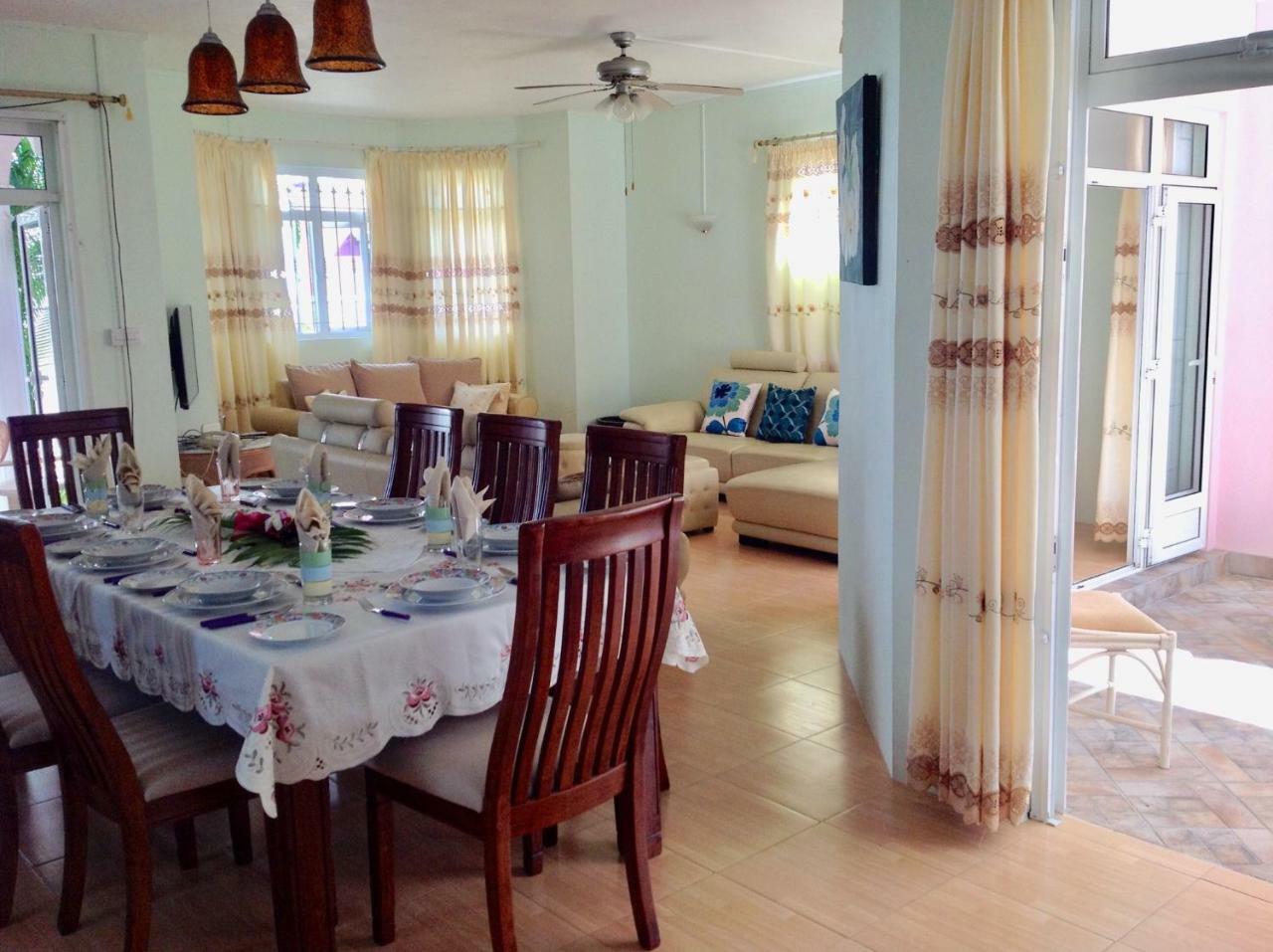 Fayruz Villa Is A 3 Bedroom, 3 Bathroom Detached House With Ac And Swimming Pool 5 Minutes Walk From Flic En Flac Public Beach מראה חיצוני תמונה
