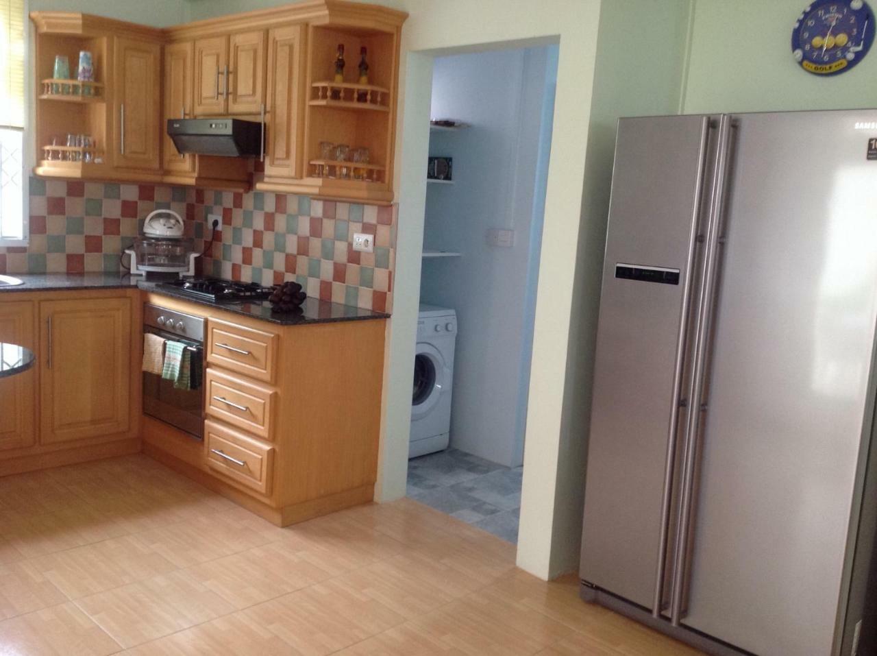 Fayruz Villa Is A 3 Bedroom, 3 Bathroom Detached House With Ac And Swimming Pool 5 Minutes Walk From Flic En Flac Public Beach מראה חיצוני תמונה
