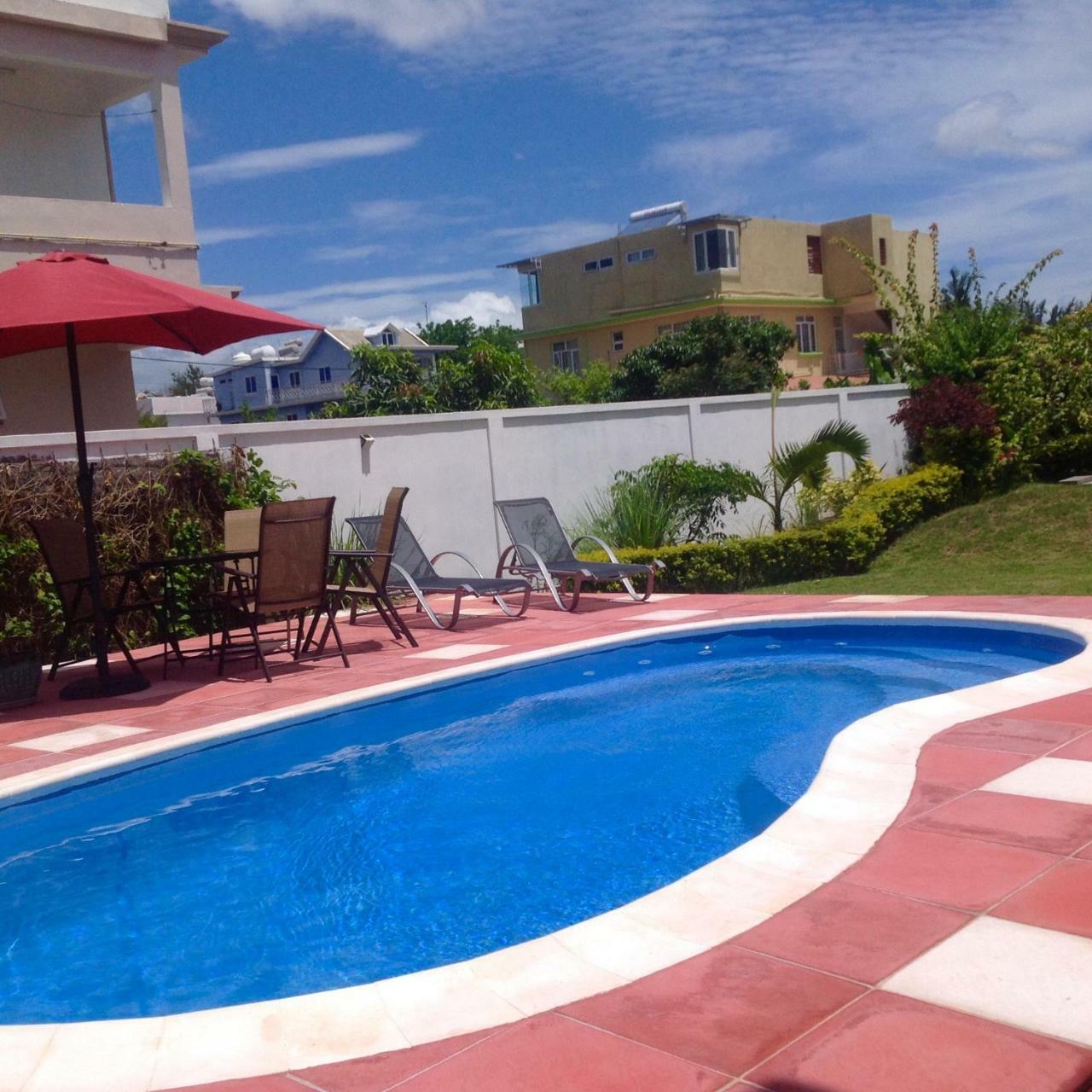 Fayruz Villa Is A 3 Bedroom, 3 Bathroom Detached House With Ac And Swimming Pool 5 Minutes Walk From Flic En Flac Public Beach מראה חיצוני תמונה